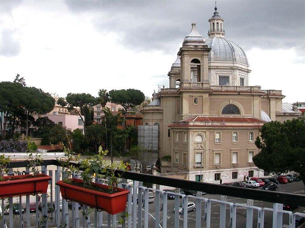 Beyou Hotel Ponte Milvio Rome Bagian luar foto