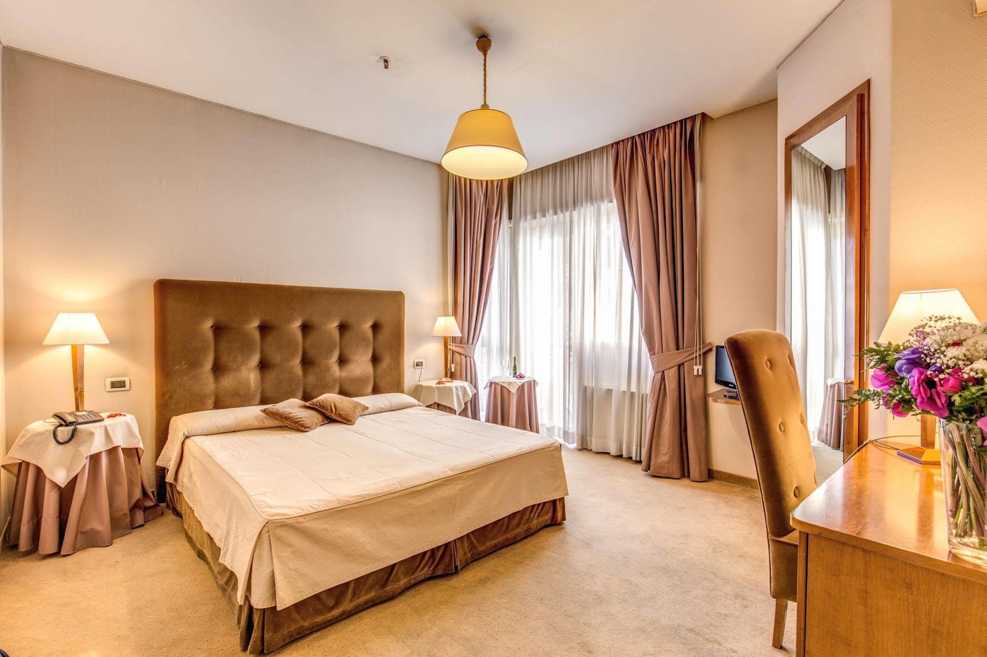 Beyou Hotel Ponte Milvio Rome Bagian luar foto