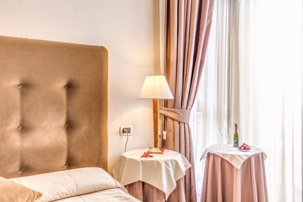 Beyou Hotel Ponte Milvio Rome Bagian luar foto